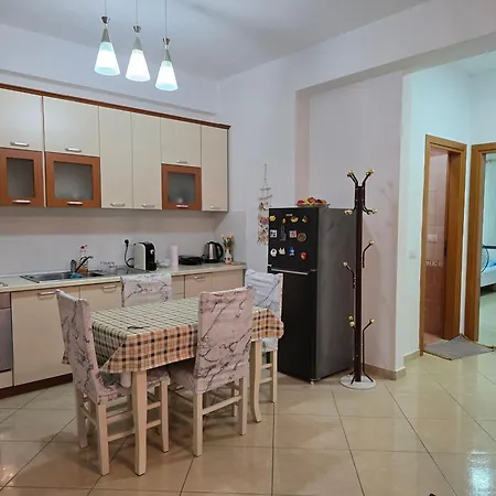 Lägenhet Modern , Quiet , Family Friendly & Fully Furnished Vlorë