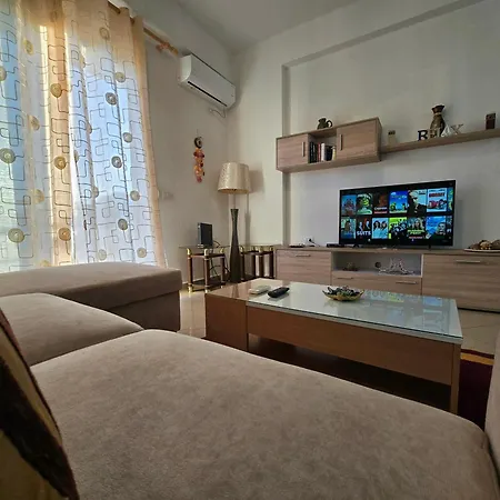 Lägenhet Modern , Quiet , Family Friendly & Fully Furnished Vlorë