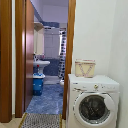Modern , Quiet , Family Friendly & Fully Furnished *