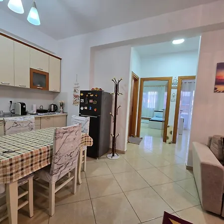Modern , Quiet , Family Friendly & Fully Furnished Apartamento