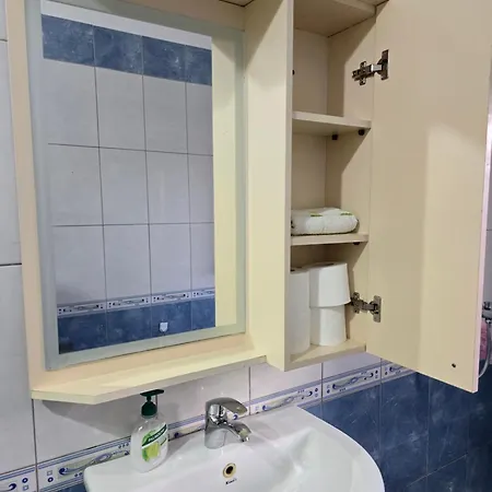 Lejlighed Modern , Quiet , Family Friendly & Fully Furnished Vlorë