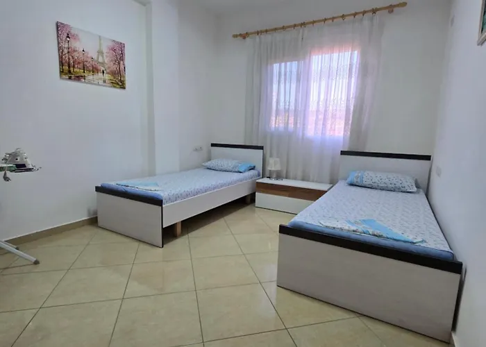 Lägenhet Modern , Quiet , Family Friendly & Fully Furnished *