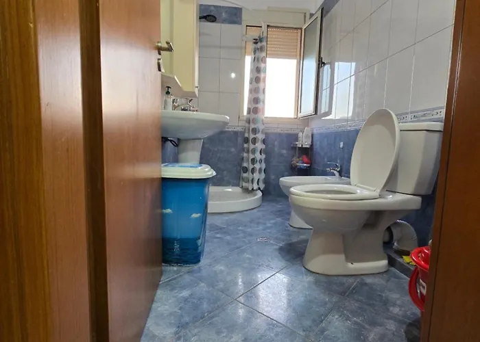 Modern , Quiet , Family Friendly & Fully Furnished Apartamento Vlorë
