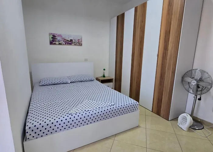Modern , Quiet , Family Friendly & Fully Furnished Apartamento