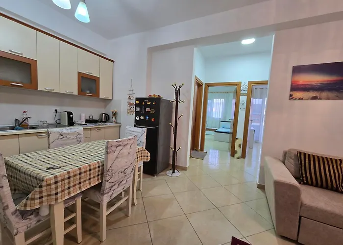 Modern , Quiet , Family Friendly & Fully Furnished Lägenhet