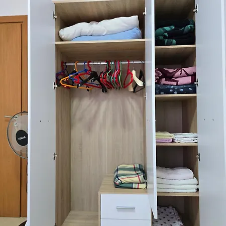 Modern , Quiet , Family Friendly & Fully Furnished *