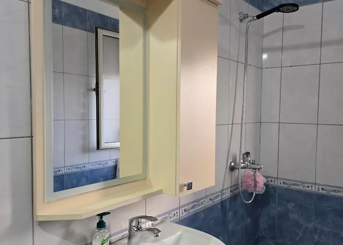 Modern , Quiet , Family Friendly & Fully Furnished