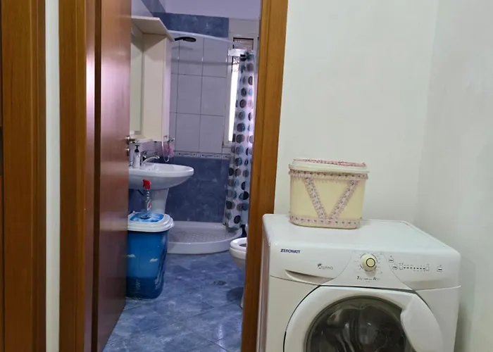 Modern , Quiet , Family Friendly & Fully Furnished *